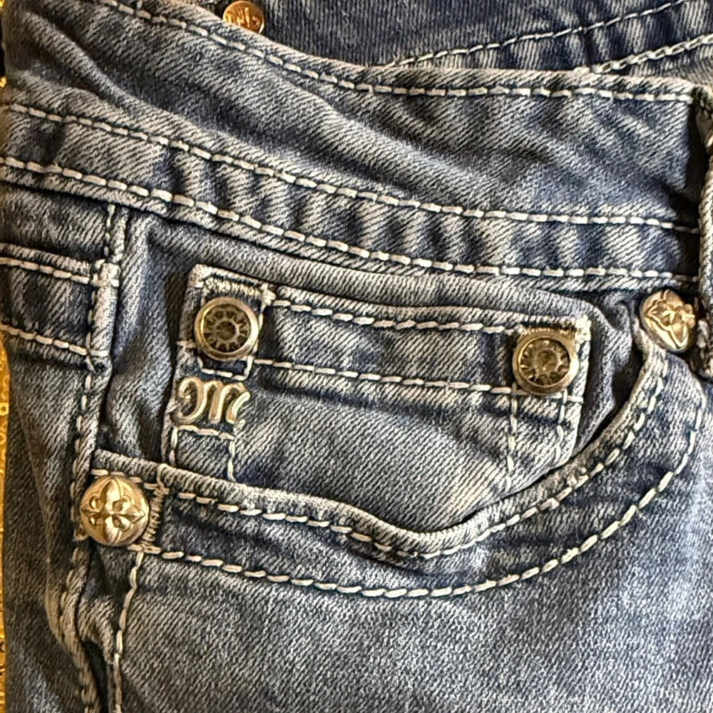 Miss Me Blue Boyfriend Capri flat pocket Embroidered Jeans